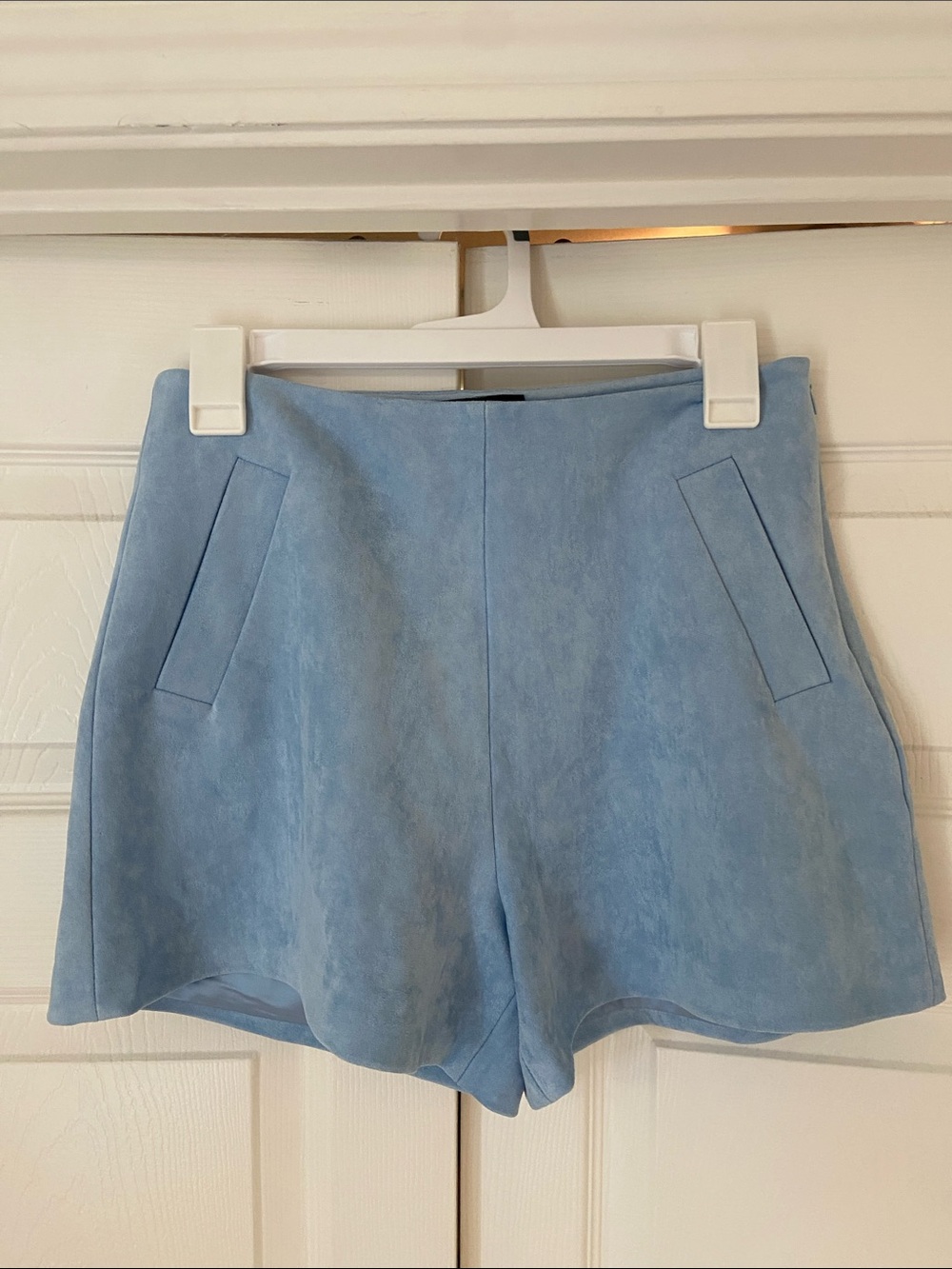 Sleeveless Light Blue Button-Front Tailored Top & Shorts Set - Picture 4 of 8